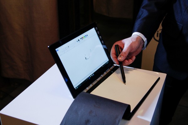 Lenovo представили Lenovo Yoga Book в России