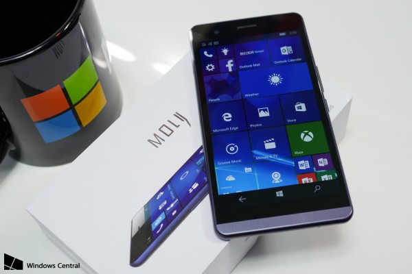 Через IndieGoGo собирают деньги на смартфон с Windows