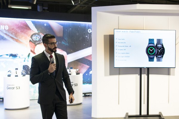 Samsung показал умные часы Gear S3