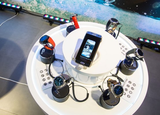 Samsung показал умные часы Gear S3