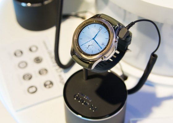 Samsung показал умные часы Gear S3