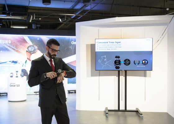 Samsung показал умные часы Gear S3