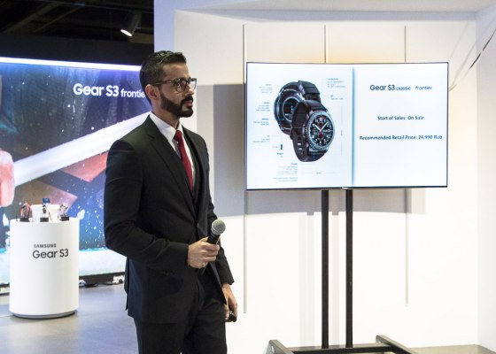 Samsung показал умные часы Gear S3
