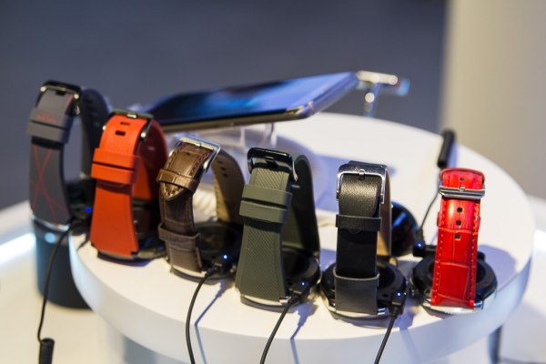 Samsung показал умные часы Gear S3
