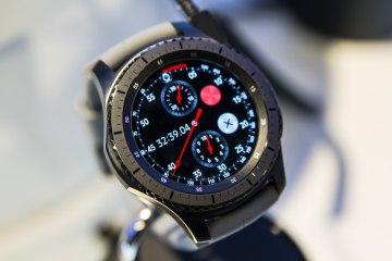 Samsung показал умные часы Gear S3