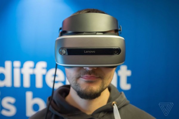 Lenovo показала дешевый шлем виртуальной реальности для Windows 10