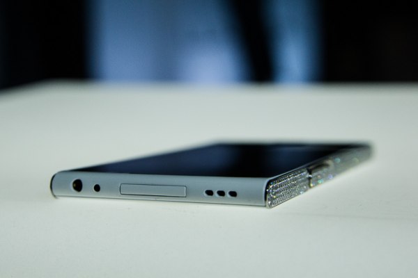 Премиальный смартфон Lumigon T3 выходит на российский рынок