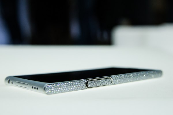 Премиальный смартфон Lumigon T3 выходит на российский рынок