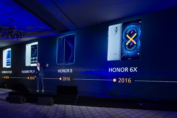 Huawei: Китайский новый год, итоги 20-летия и Honor 8 «Розовая сакура»