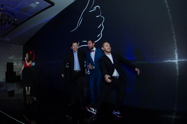 Huawei: Китайский новый год, итоги 20-летия и Honor 8 «Розовая сакура»