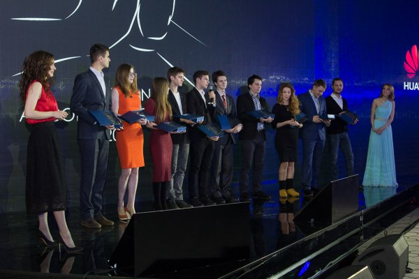 Huawei: Китайский новый год, итоги 20-летия и Honor 8 «Розовая сакура»
