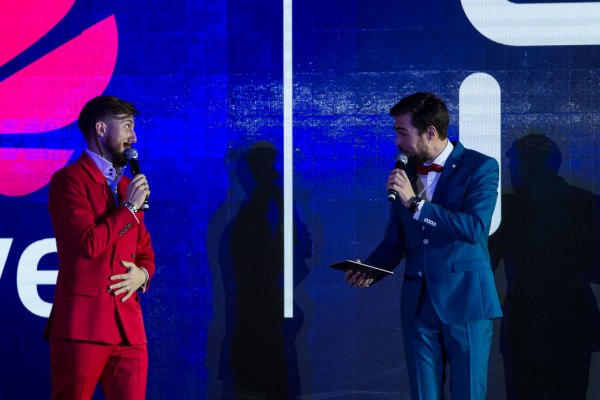Huawei: Китайский новый год, итоги 20-летия и Honor 8 «Розовая сакура»