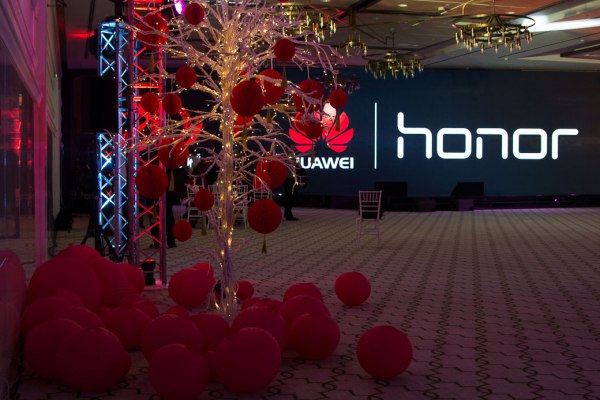 Huawei: Китайский новый год, итоги 20-летия и Honor 8 «Розовая сакура»