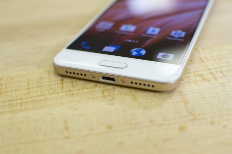 Обзор ZTE Blade V8 — Внешний вид. 9