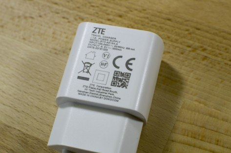 Обзор ZTE Blade V8 — Комплектация. 5