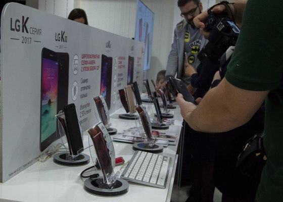 LG представила обновлённые смартфоны К-серии 2017 года