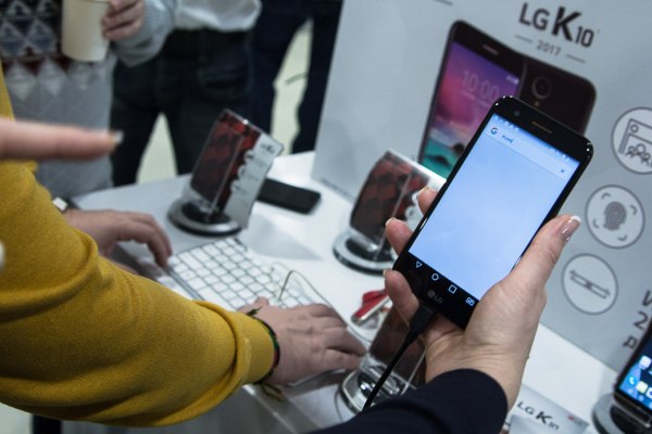 LG представила обновлённые смартфоны К-серии 2017 года