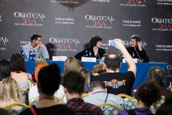 Милла Йовович прибыла в Москву поддержать фанатов Resident Evil