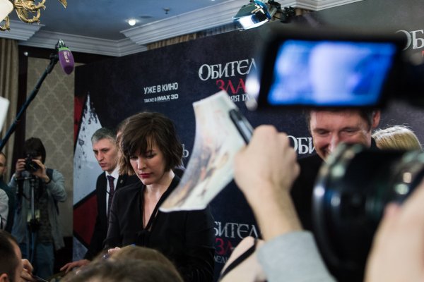 Милла Йовович прибыла в Москву поддержать фанатов Resident Evil