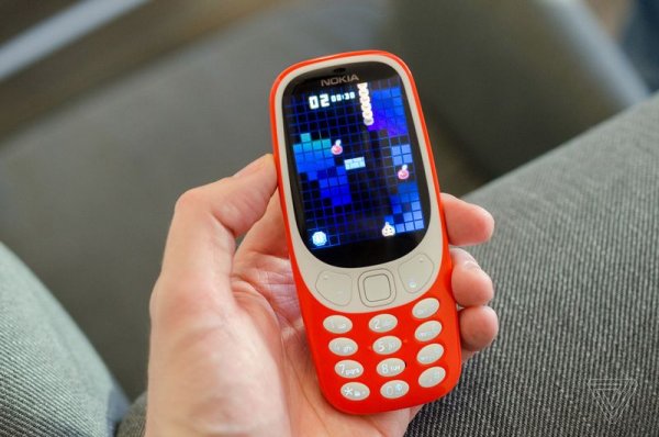 Новая Nokia 3310: живые фото и сравнение с оригиналом