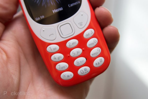 Новая Nokia 3310: живые фото и сравнение с оригиналом
