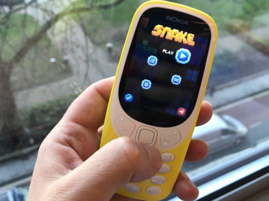 Новая Nokia 3310: живые фото и сравнение с оригиналом