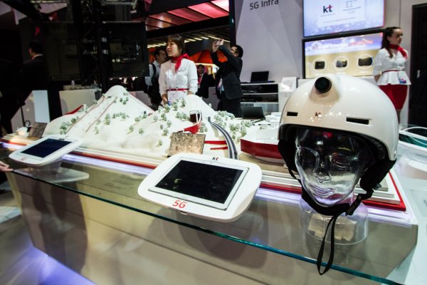 Фотоотчёт с MWC 2017: 5G, OPPO, Qualcomm, роботы и развлечения