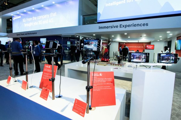 Фотоотчёт с MWC 2017: 5G, OPPO, Qualcomm, роботы и развлечения