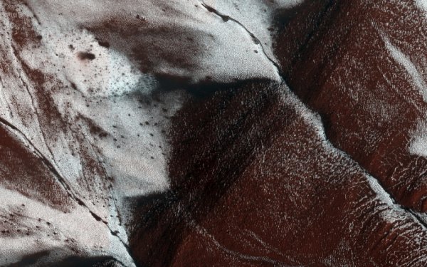 Ученые нашли новые доказательства существования воды на Марсе