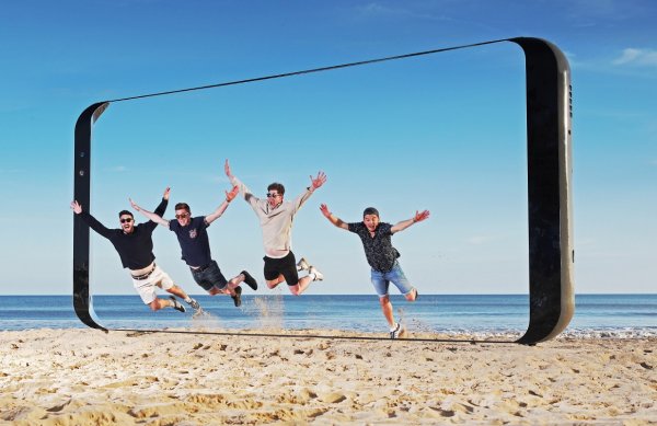 Рекламные скульптуры Galaxy S8 украсили Великобританию