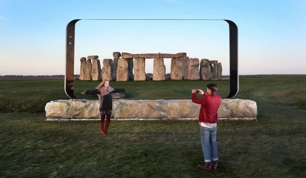 Рекламные скульптуры Galaxy S8 украсили Великобританию