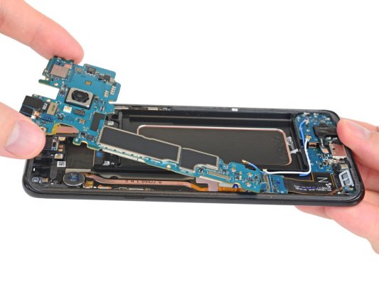 Разборка: что внутри Galaxy S8+
