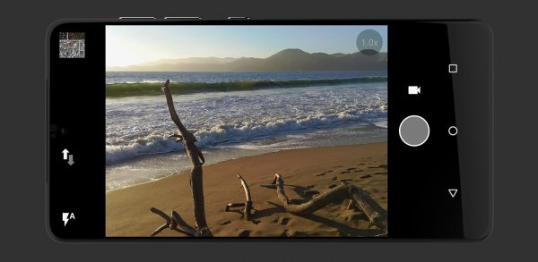 Энди Рубин представил Essential Phone и аксессуары к нему