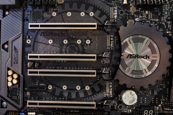 Фото: первые материнские платы на чипсете Intel X299