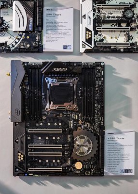 Фото: первые материнские платы на чипсете Intel X299
