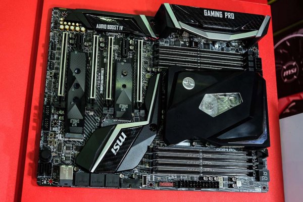 Фото: первые материнские платы на чипсете Intel X299