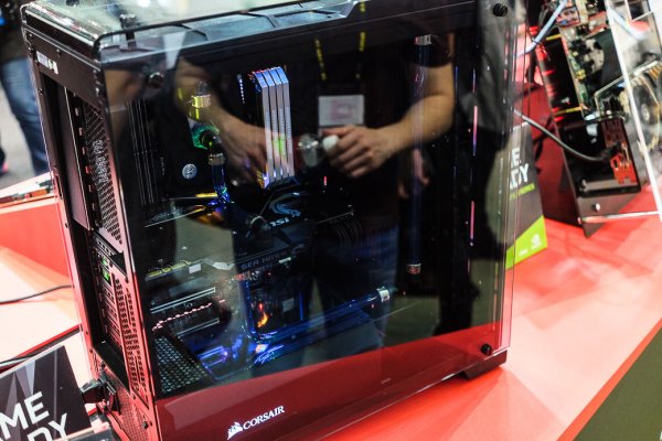 Фото: первые материнские платы на чипсете Intel X299