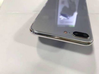 iPhone 7s Plus со стеклянным корпусом показали на фото