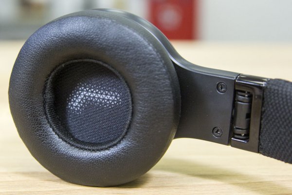 Обзор Bluetooth-наушников JBL E45BT — Внешний вид и удобство использования. 9