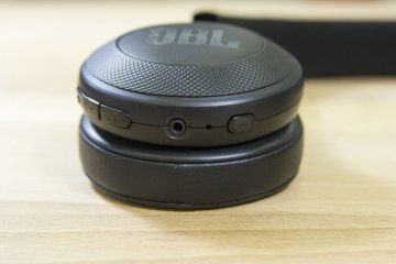 Обзор Bluetooth-наушников JBL E45BT — Органы управления и функционал. 3