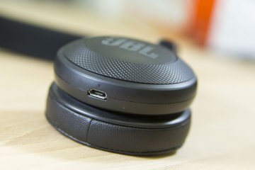 Обзор Bluetooth-наушников JBL E45BT — Органы управления и функционал. 6