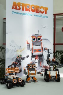UBTech представил обучающих роботов Alpha и Jimu в России