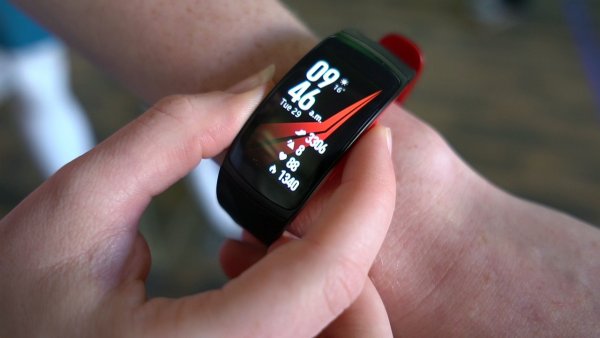 Samsung представила Gear Sport, Gear Fit2 Pro и Gear IconX (2018)