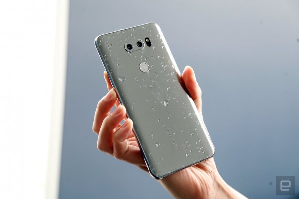 Флагман LG V30 официально представлен