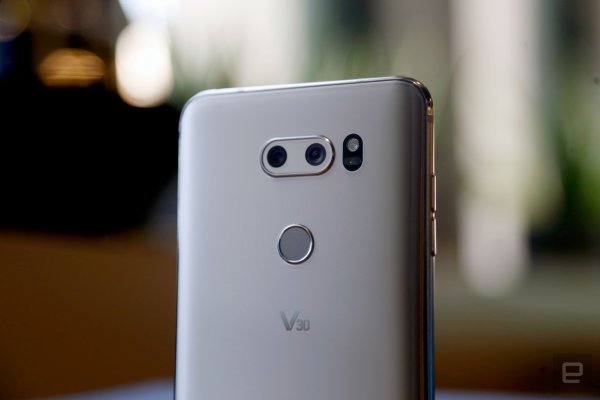 Флагман LG V30 официально представлен