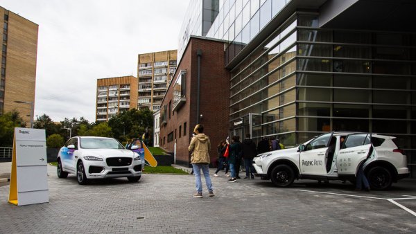 В России появятся автомобили со встроенным Яндекс.Авто