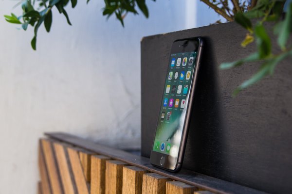 Мнение: iPhone 8 (Plus) стар и скучен — О новом в двух словах: Qi и стекло. 3