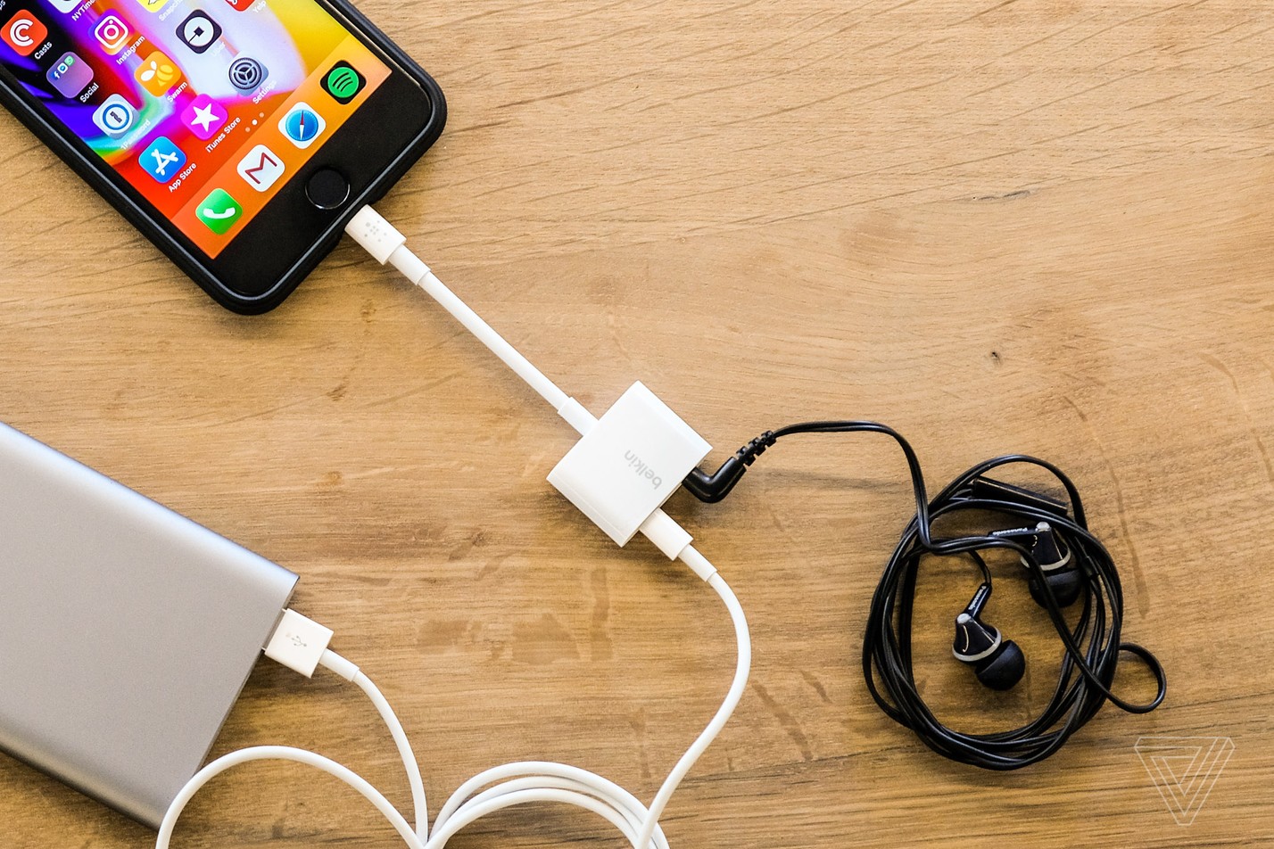 Apple продаёт адаптер с разъёмом 3,5 мм и Lightning за $35 Apple продаёт адаптер с разъёмом 3,5 мм и Lightning за $35