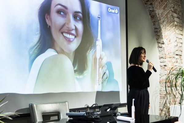 Oral-B GENIUS 9000: чистим зубы с приложением и подсветкой