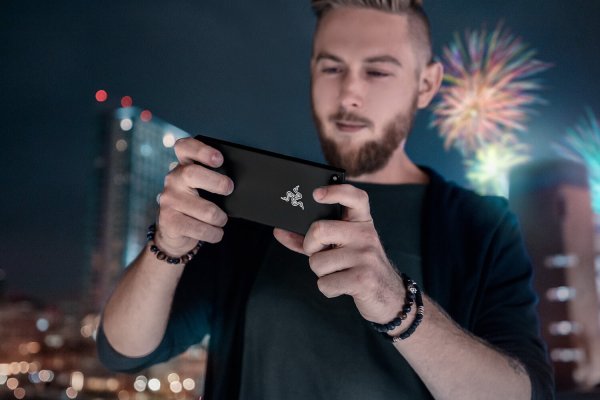 Razer представила свой первый смартфон для геймеров